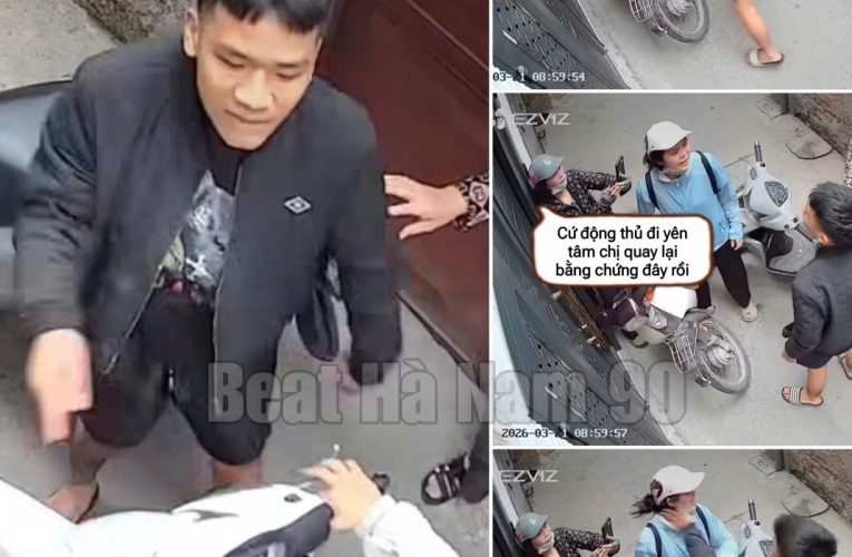 [VIDEO] Hành động gây bức xúc của nam thanh niên đi xe máy tông vào người đi xe ngược chiều trong ngõ