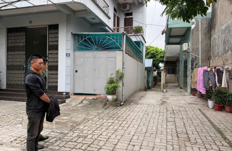 Công an xã Nam Trực, tỉnh Ninh Bình bắt quả tang đối tượng tàng trữ trái phép chất cấm