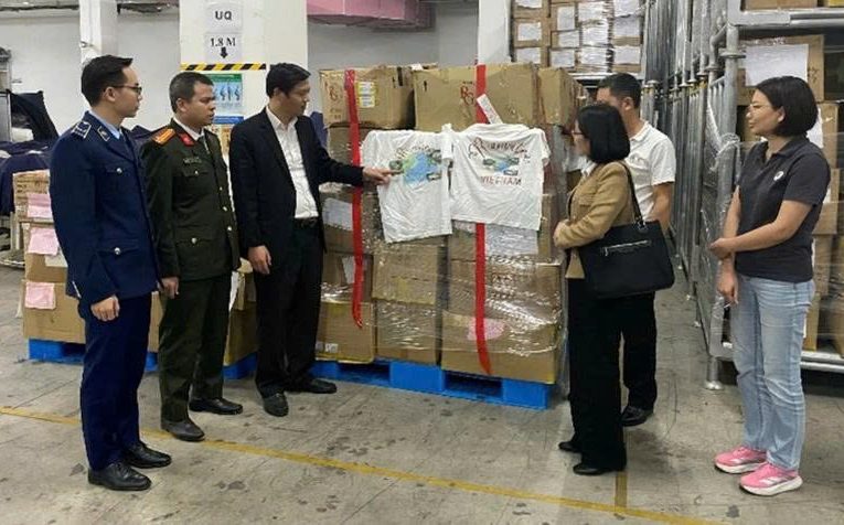 Tiêu hủy 6.000 áo phông in hình bản đồ Việt Nam thiếu Hoàng Sa, Trường Sa