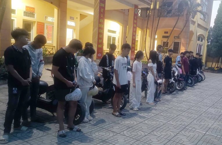 Công an xã Trần Thương kịp thời ngăn chặn nhóm thanh thiếu niên có biểu hiện gây mất trật tự an toàn giao thông