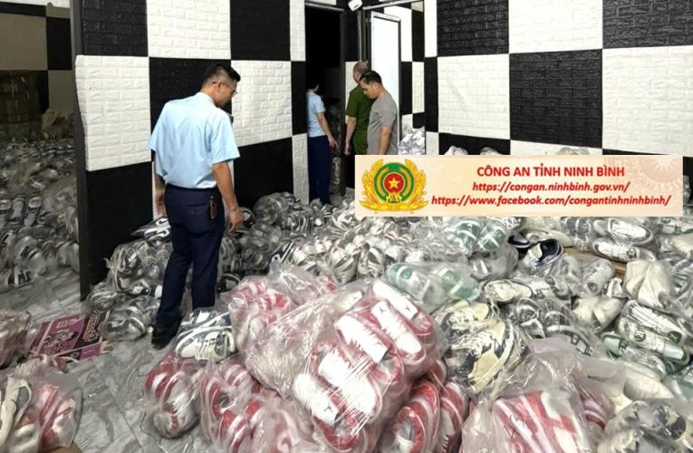 Phòng Cảnh sát kinh tế Công an tỉnh phối hợp kiểm tra, phát hiện vụ hơn 3.500 đôi giày thể thao có dấu hiệu giả mạo nhãn hiệu hàng hóa, vi phạm quy định quyền sở hữu trí tuệ